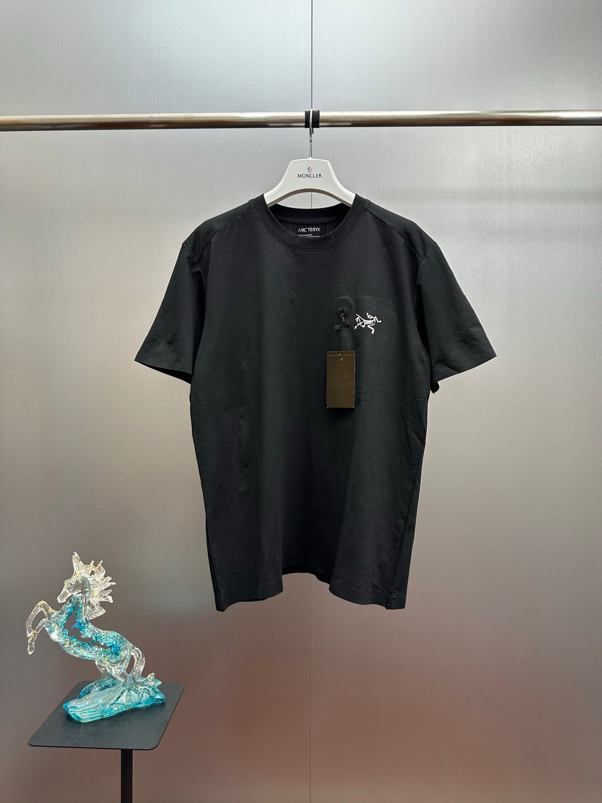 Arc'teryx 2026 Spring‑Summer New Solid‑Color Seamless Heat‑Pressed Pocket Short‑Sleeve T‑Shirt