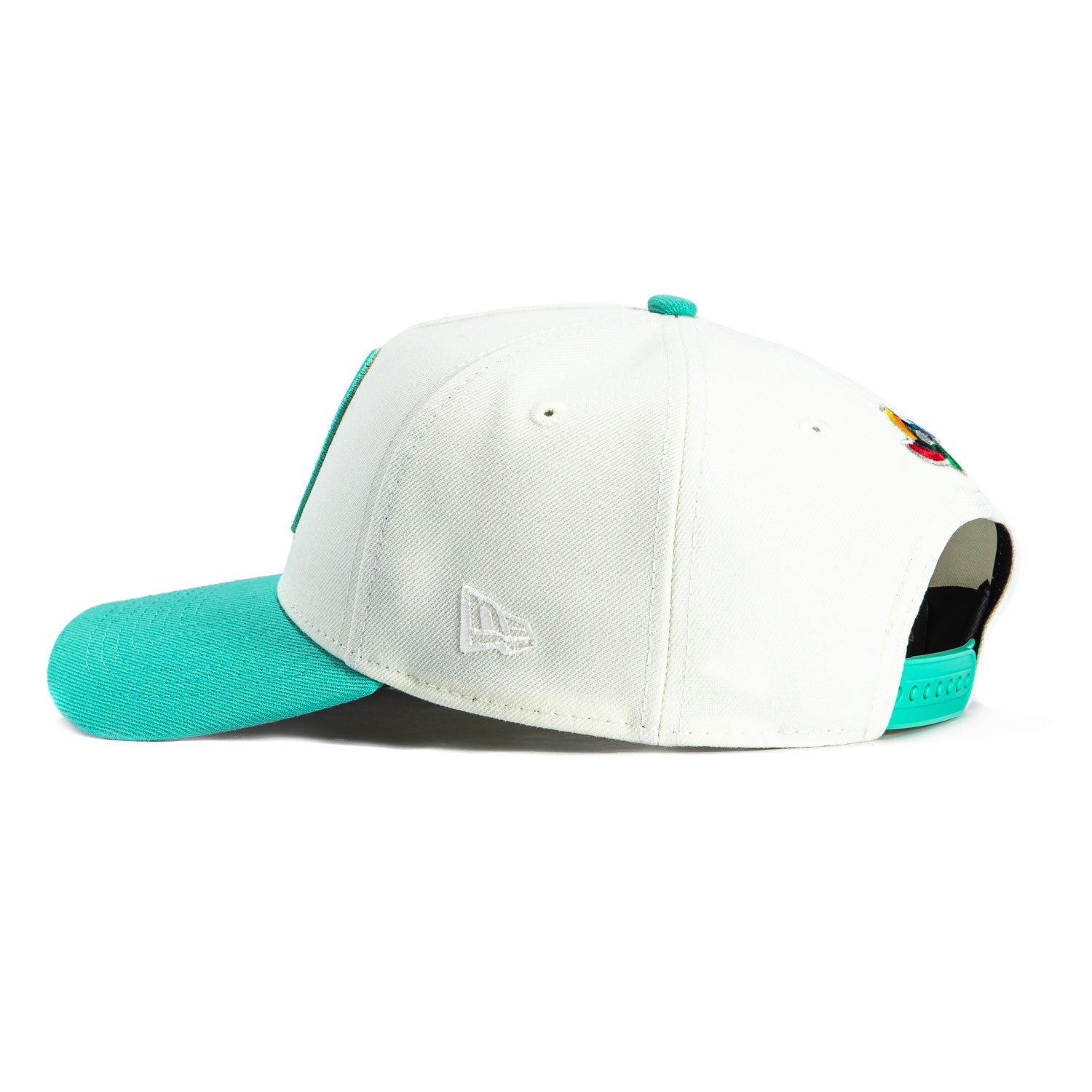 New Era 9Forty A-Frame Mexico World Baseball Classic Mexico Flag Patch Snapback Hat - White, Mint, Metallic Gold