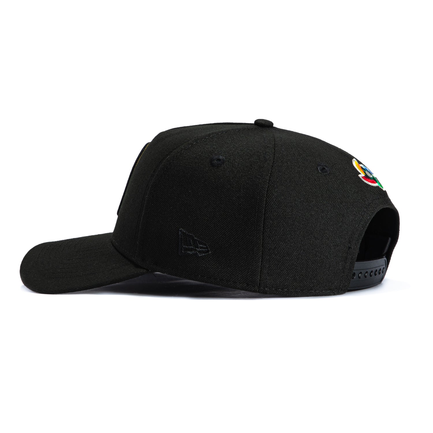 New Era 9Forty A-Frame Mexico World Baseball Classic Mexico Flag Patch Snapback Hat - Black, Metallic Gold